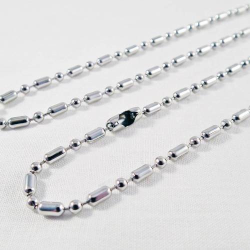 Collier chaîne 50cm à boules ovales billes de couleur argenté avec fermoir 