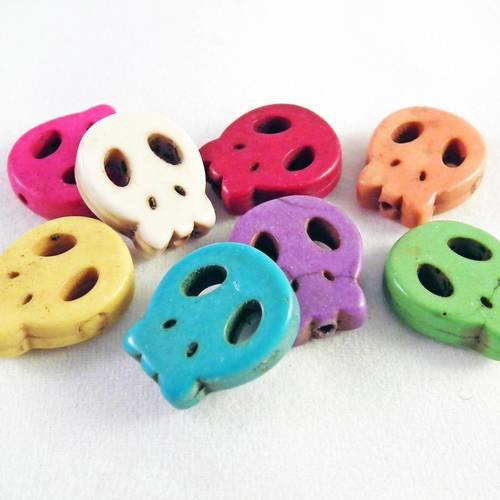 Phw09 - magnifique lot de 5 petites breloques pendentifs connecteurs howlite têtes de mort de couleurs mixtes 