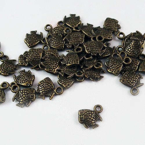 Bcp75 - lot de 5 miniatures breloques pendentifs poisson de couleur bronze, 11x10mm. 