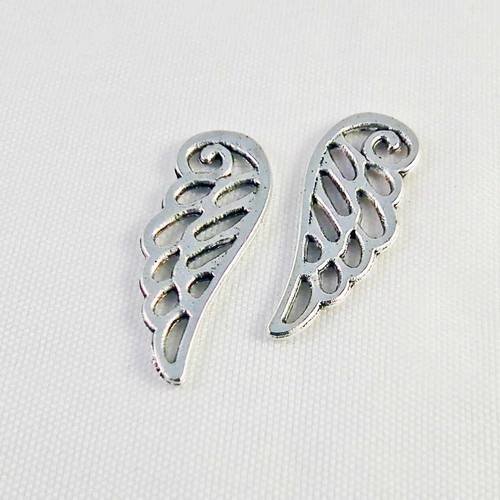Lot de 2 petites breloques pendentif ailes ange ajouré de couleur argenté 