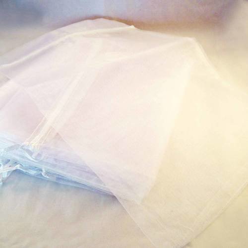 Très grande pochette cadeau organza de couleur blanc de 20cm x 30cm 