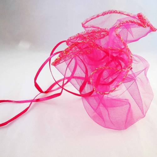 Grande pochette cadeau organza en forme de pochon de couleur rose fuchsia 