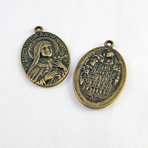 Btr06 - lot de 2 breloques pendentifs médaille médaillon religieux église vierge marie de couleur bronze 