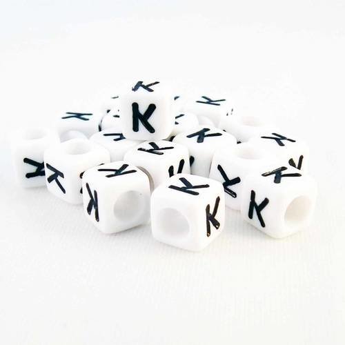 Nl25 - 1 perles alphabet lettre k en acrylique cubiques cubes de couleur blanc et noir