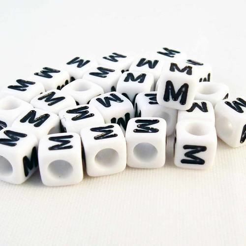 Nl27 - 1 perles alphabet lettre m en acrylique cubiques cubes de couleur blanc et noir 