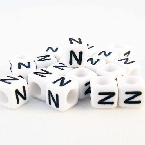Nl28 - 1 perles alphabet lettre n en acrylique cubiques cubes de couleur blanc et noir 