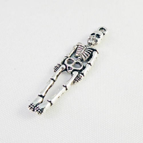 Breloque pendentif tête de mort squelette argent vieilli 