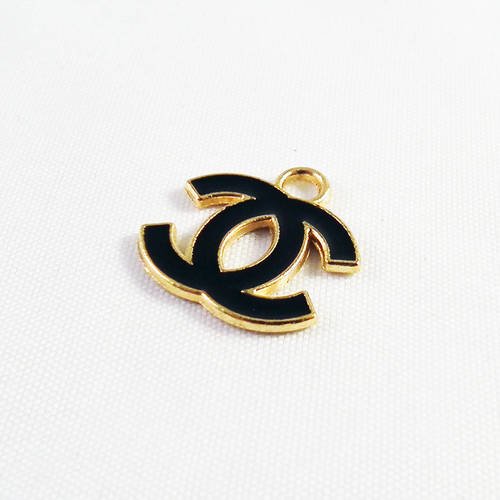 Superbe breloque pendentif doré lettres double c inversés en émail noir mode luxe 