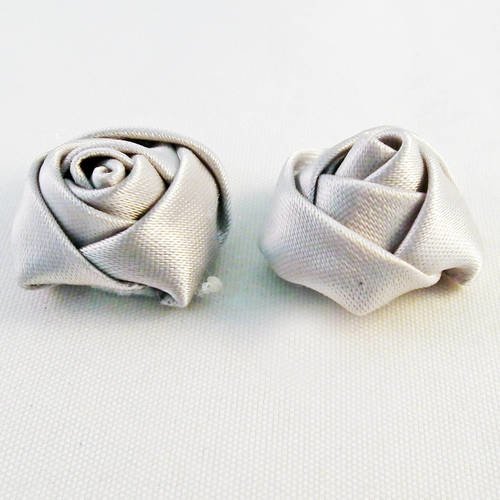 Ici41 - lot de 2 fleurs en forme de roses de couleur gris en tissu satin à coller scrapbook 