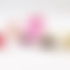 Lot de 5 perles magiques de formes diverses et une breloque diamant cône à facette fuchsia 36mm 