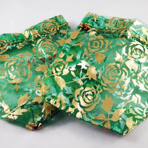 Sp20v - 2 pochettes cadeau modèle organza de couleur vert à motifs fleuris doré 