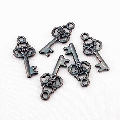 Bcc11 - lot de 5 breloques pendentifs en forme de clé de couleur gunmetal gris acier 