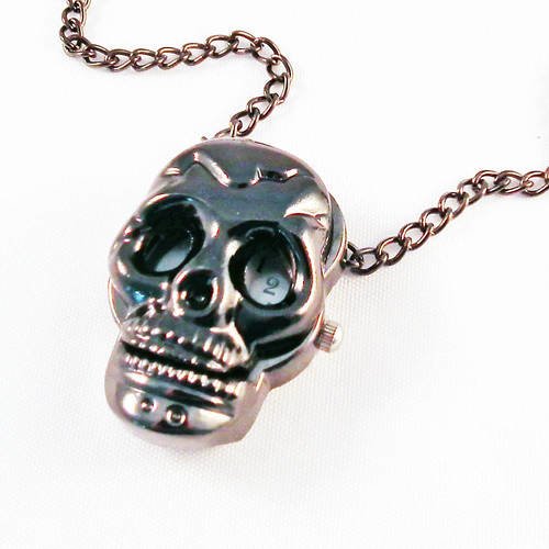 Magnifique breloque pendentif montre à gousset en forme de tête de mort gunmetal steam punk 