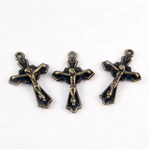 Bc32 - 3 pendentifs breloques charms croix et jésus de couleur bronze 
