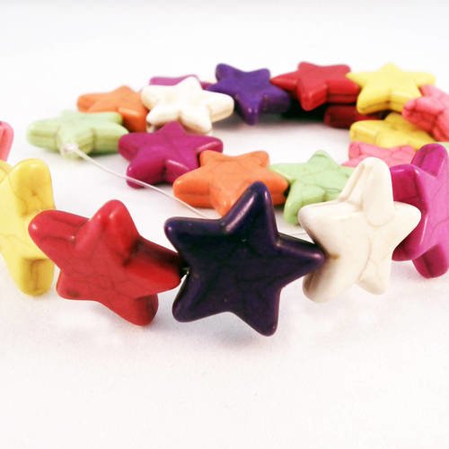 Hw62 - 1 enfilade de perles howlite multicolores en forme d'étoiles 