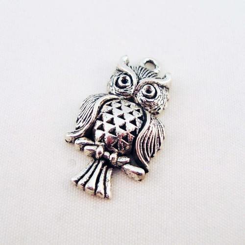 Breloque pendentif en forme de hibou argent vieilli 