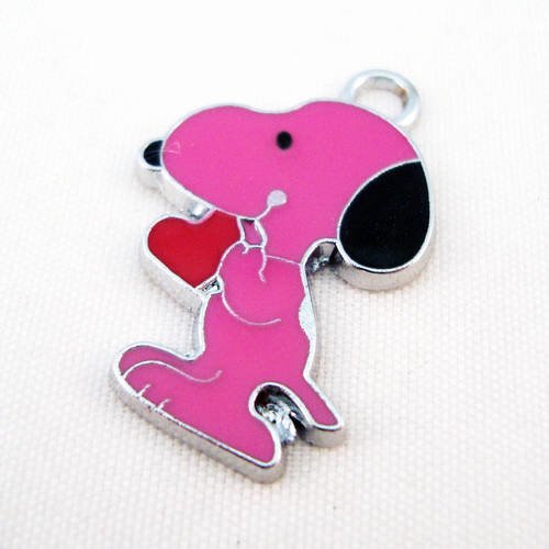 Breloque pendentif chien snoopy de couleur rose en émail 