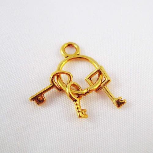 Bcp168d - une breloque trousseau avec 3 clés miniatures de couleur doré