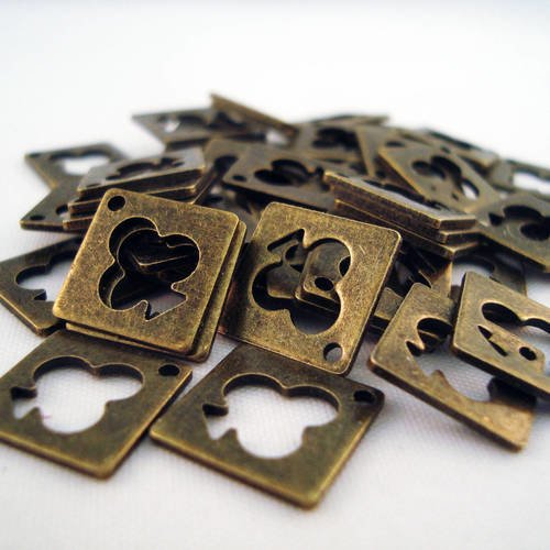 Bj20 - lot de 12 breloques pendentifs bronze antique trèfle carte à jouer poker vintage 
