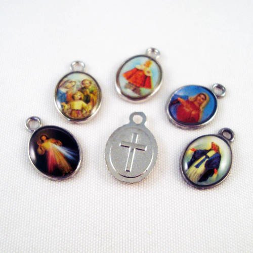 Lot de 6 breloques pendentifs médailles à thème religieux motifs variés 