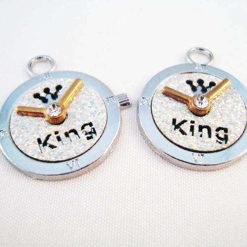 Hev58 - lot de 2 breloques horloges "king" de couleur blanches, avec cristal, 23mm de diamètre. 