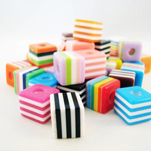 Lot de 10 perles de couleurs mixtes en forme de cube 