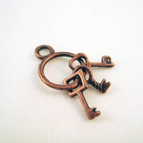 Bcp168r - une breloque trousseau avec 3 clés miniatures de couleur rouge cuivré 