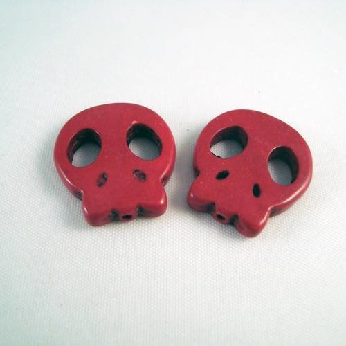 Deux perles howlite tête de mort rouges, 22mm x 20mm 