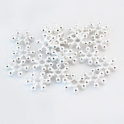 Isp62a - 10 perles intercalaires 8mm de diamètre argent brillant en forme de flocon 