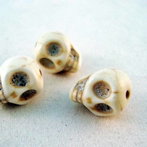 Lot de 3 perles 10 x 10mm tête de mort howlite blanches 