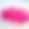 Pac26 - 10 perles acrylique en forme de boule à facette de couleur rose semi transparent fuchsia 