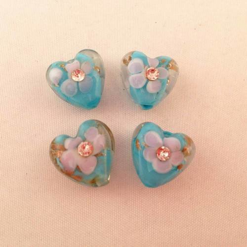 Lot de 4 perles en verre en forme de coeur avec strass central et motif fleur 