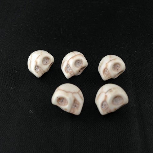 Lot de 5 perles tête de mort howlite blanches 