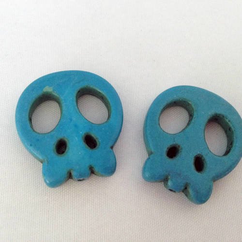 Deux perles howlite tête de mort bleues 