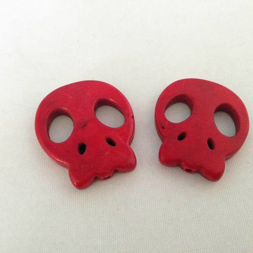 Deux grandes perles howlite tête de mort rouges 