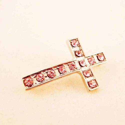 Bc13 - une croix connecteur avec strass de couleur roses 