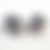 Deux perles têtes de mort de couleur grises en acrylique 
