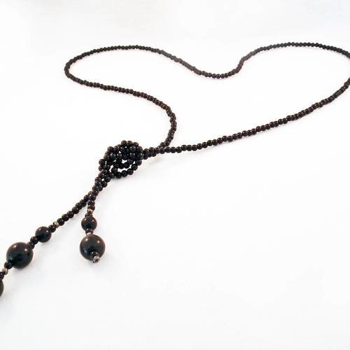 Ad60 - magnifique support collier sautoir à noeud monté de perles en acrylique de couleur noir 