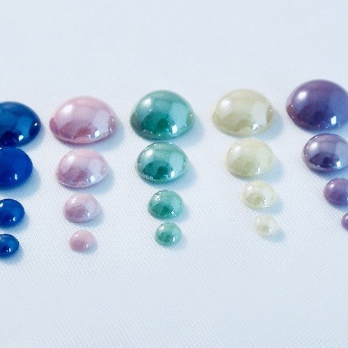 B8 - demi perles cabochon à coller en acrylique scrapbook bleu, rose saumon, vert, jaune, ou lilas violet mauve.