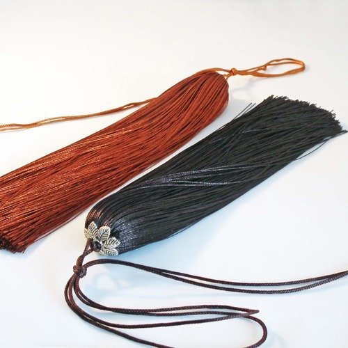 B12n - 1 long pompon noir franges imitation fil de soie de 16cm.