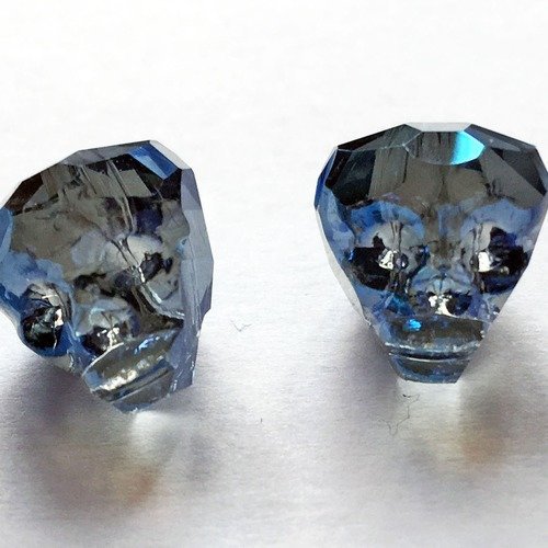 Alt3 - 2 grandes perles en cristal à facette bleu tête de mort