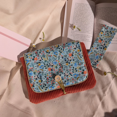 Pochette à livre molletonnée velours terracotta et fleurs de printemps- avec marque-page assorti