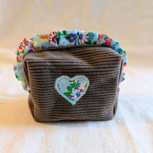 Mini trousse en velours côtelé marron à froufrou multifonction - petite pochette de rangement pratique et facile à transporter