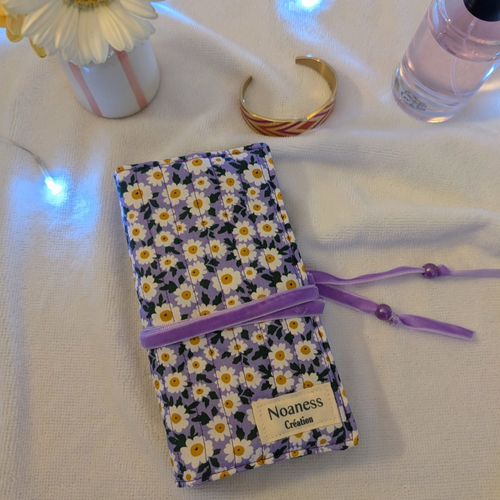 Pochette à bijoux de voyage fleurie violette, organisateur bijoux fait main, étui coton, rangement bagues colliers, idée cadeau femme