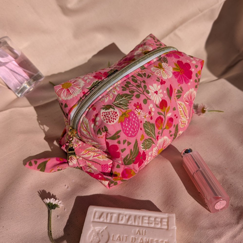 Trousse de maquillage fleurie- pratique et élégante