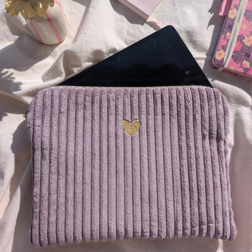 Pochette tablette/ipad en velours côtelé lilas avec coeur brodé- housse ordinateur 11 pouces, étui girly, idée cadeau femme