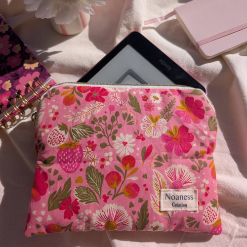 Pochette liseuse en coton rose à motifs fraises et fleurs, housse liseuse 6.8 pouces, étui coloré, idée cadeau femme