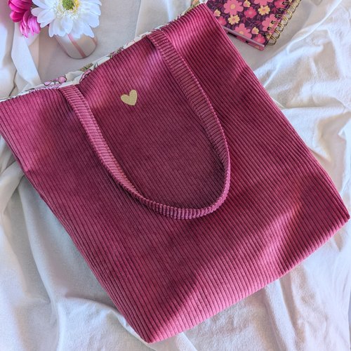 Tote bag en velours côtelé framboise avec coeur brodé- sac cabas souple femme, sac épaule doux, idée cadeau femme