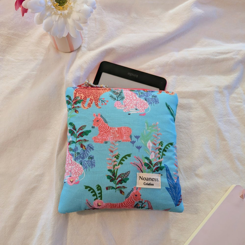 Pochette liseuse 6,8 pouces artisanale-  housse kindle tissu jungle colorée- étui liseuse fait main