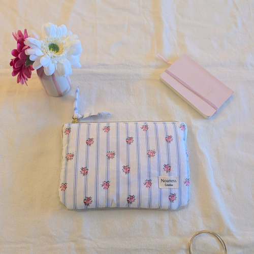 Pochette maquillage artisanale fleurie-  trousse beauté avec passepoil doré- pochette zippée fait main